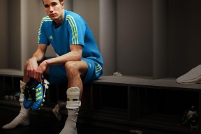 AYX GAME-“胡利安·门德斯的脚下技巧与反应速度，助美洲狮队攻占世界舞台”