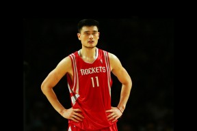 爱游戏中国官方网站平台-中锋与边位配合默契，多次完成快攻得分，中锋和边锋谁更容易进球